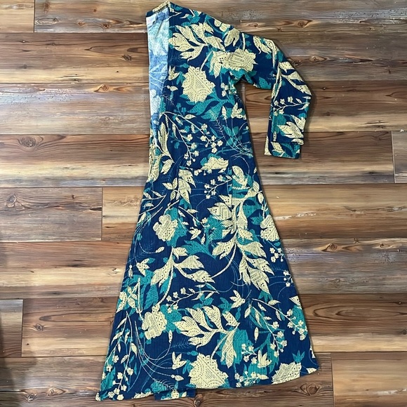 LuLaRoe Sarah - Picture 1 of 3